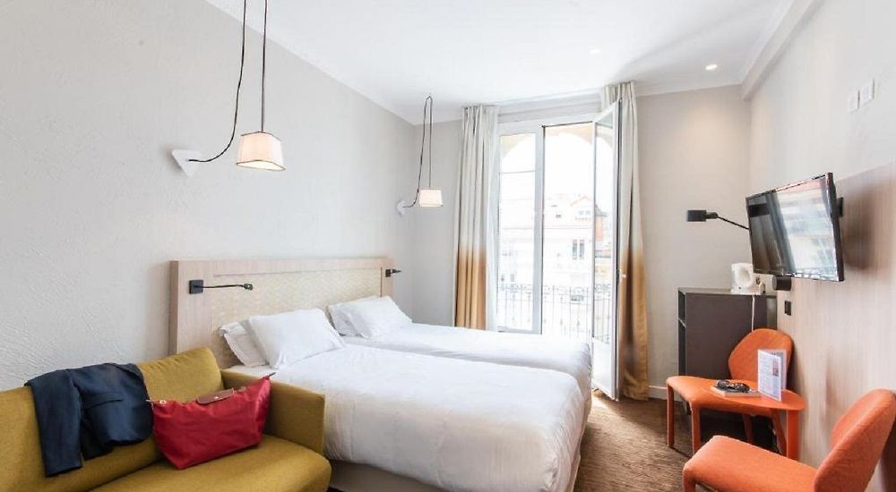 hotel vendome pillows